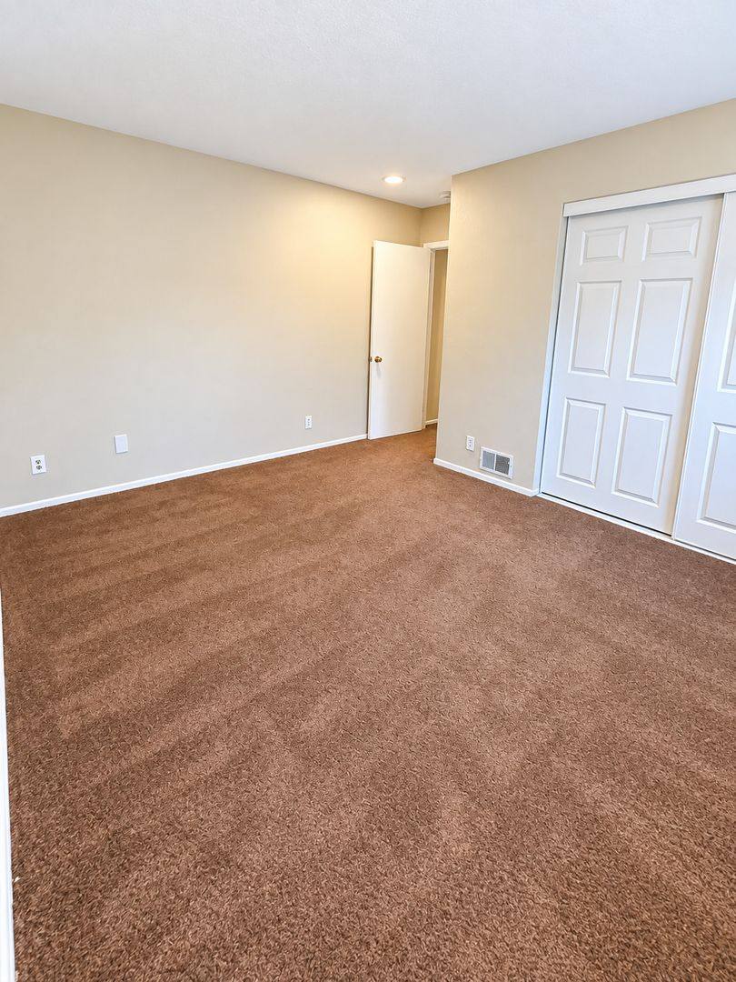 Apartment for rent at 321 Ella St, McKees Rocks, PA 15136