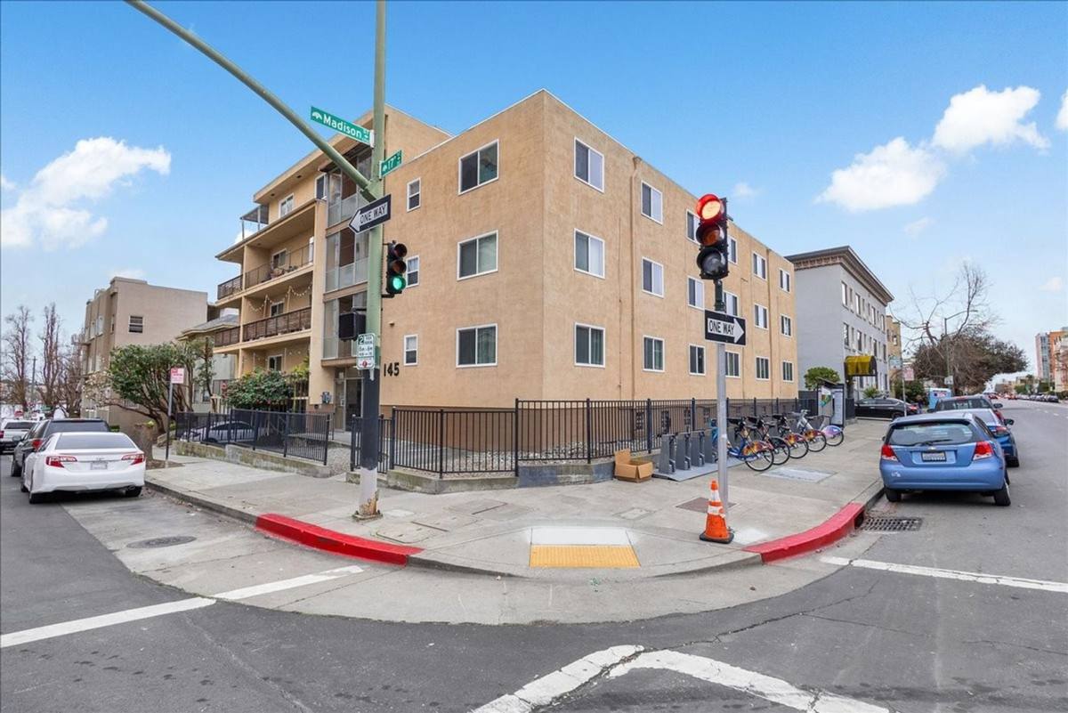 Apartment for rent at 145 17th St, Oakland, CA 94612