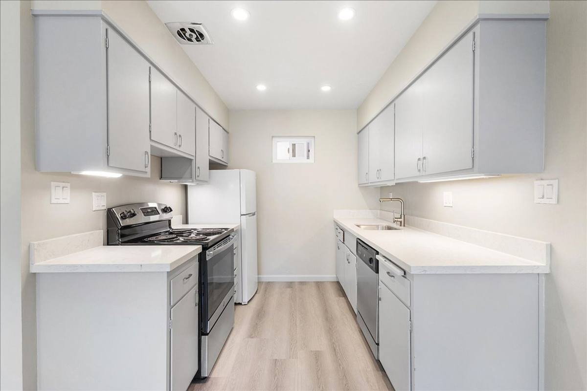 Apartment for rent at 145 17th St, Oakland, CA 94612