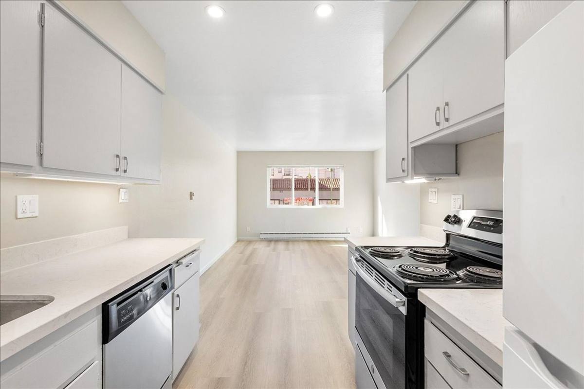 Apartment for rent at 145 17th St, Oakland, CA 94612
