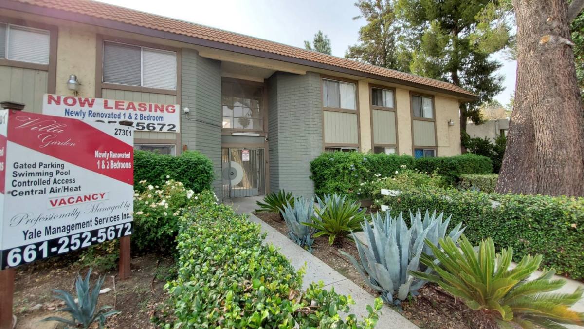 Apartment for rent at 27301 Whites Canyon Rd, Canyon Country, CA 91351