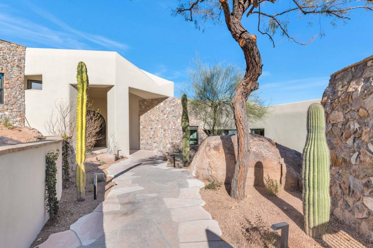 House for rent at 5810 E Cholla Lane, Paradise Valley, AZ 85253