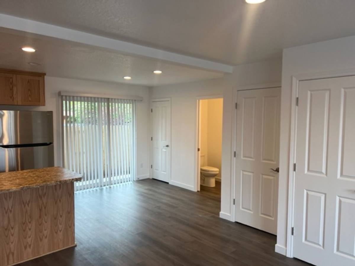 Apartment for rent at 1106 W 11th St, Medford, OR 97501