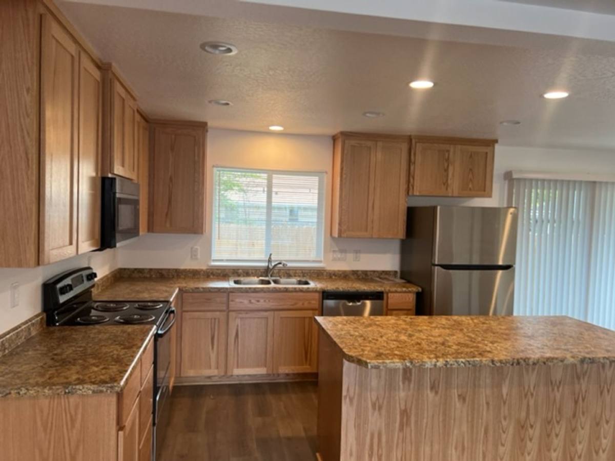 Apartment for rent at 1106 W 11th St, Medford, OR 97501