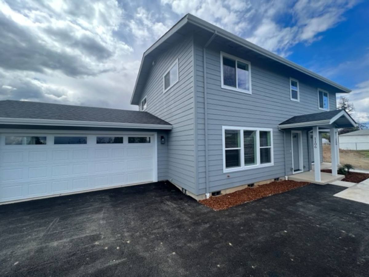 Apartment for rent at 1106 W 11th St, Medford, OR 97501