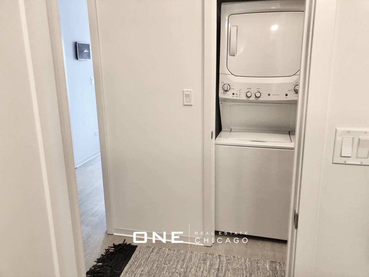 Apartment for rent at 156 W Superior, Chicago, IL 60654