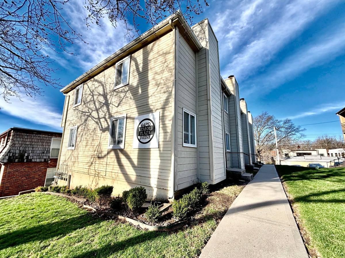 Apartment for rent at 4420 Jarboe St, Kansas City, MO 64111