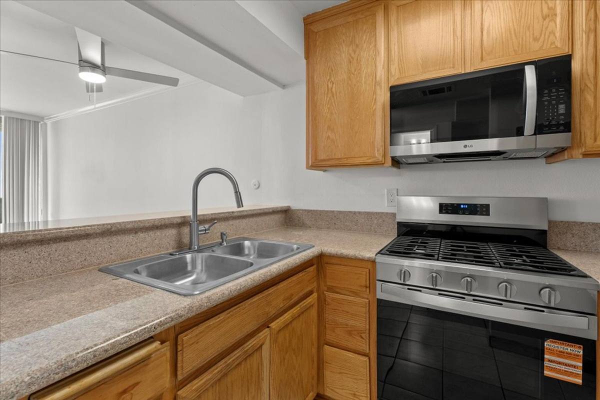 Condo for rent at 5325 Newcastle Ave, Encino, CA 91316