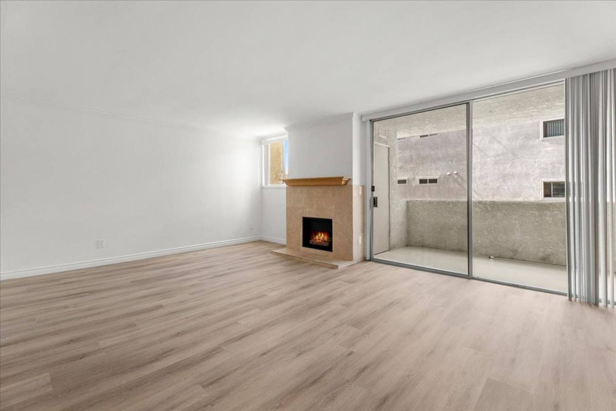 Condo for rent at 5325 Newcastle Ave, Encino, CA 91316