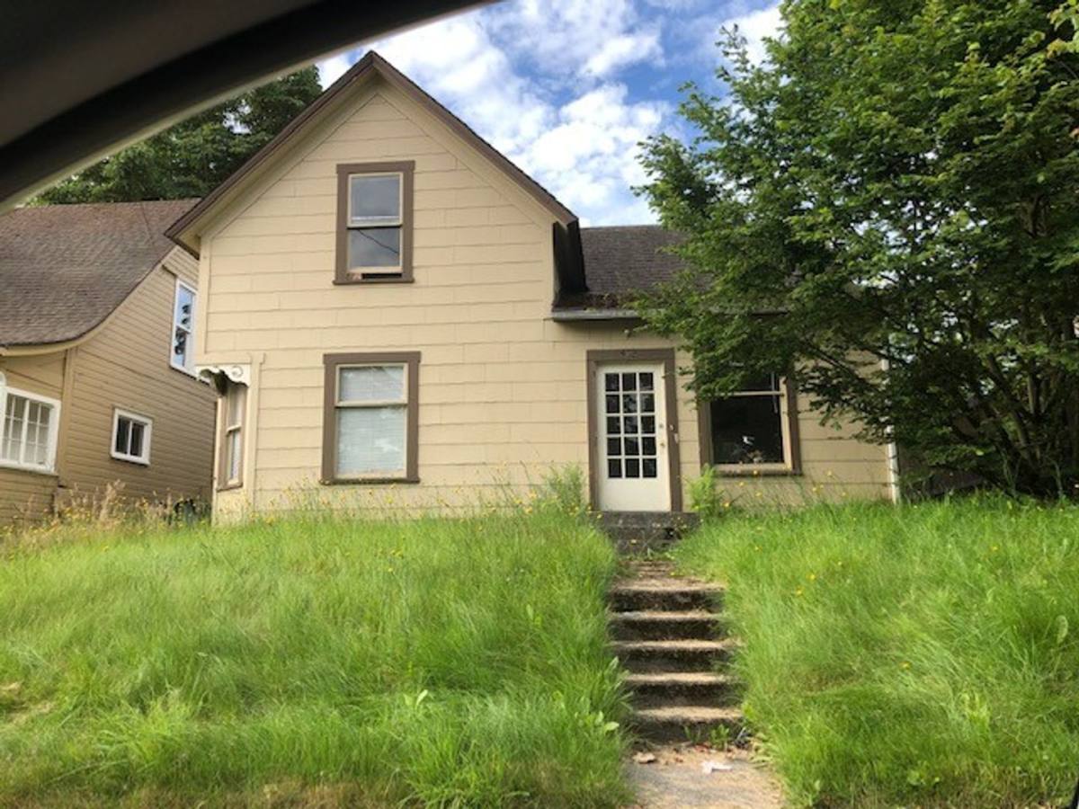 House for rent at 412 Lakeway Dr, Bellingham, WA 98225