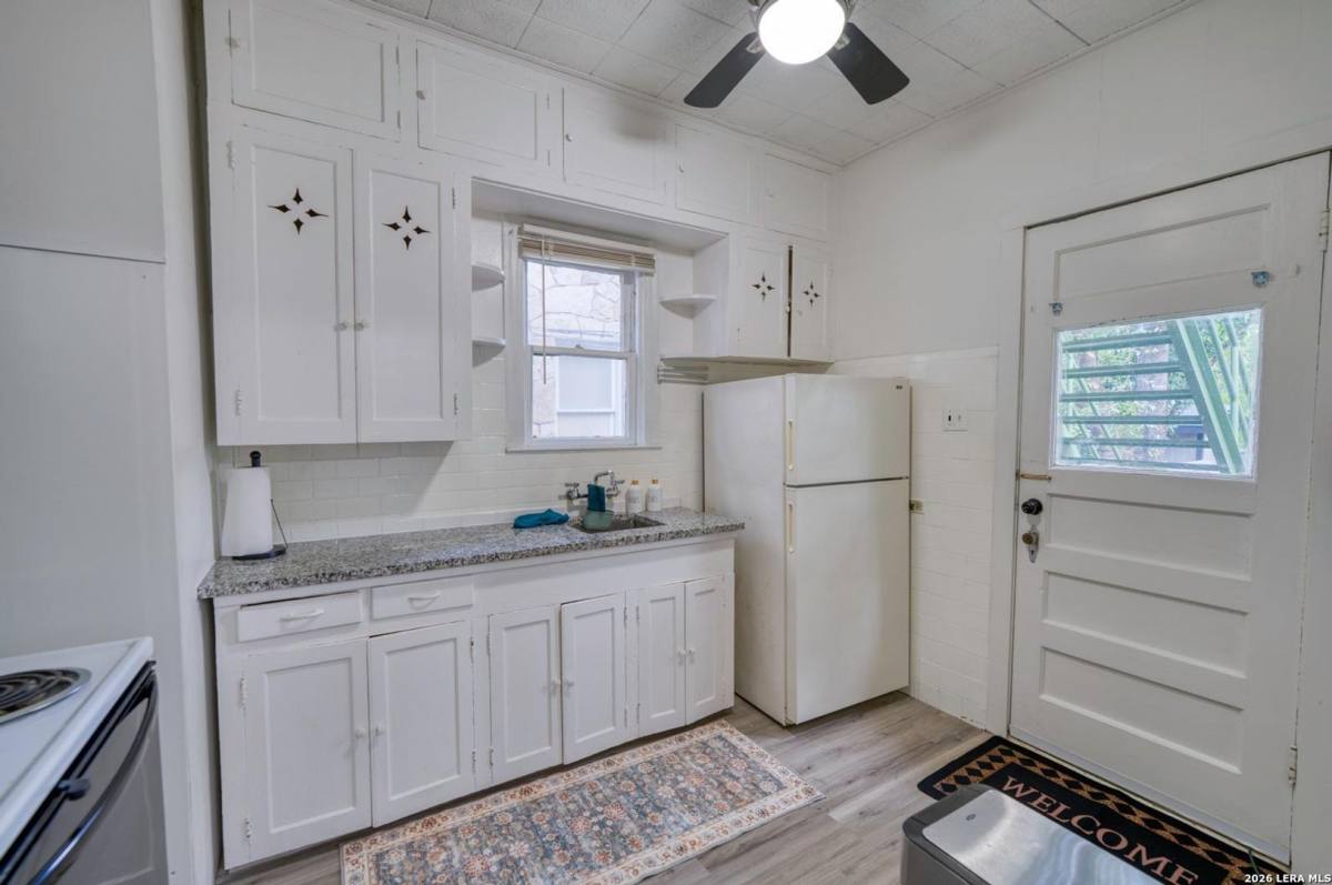 Apartment for rent at 311 E Lullwood, San Antonio, TX 78212