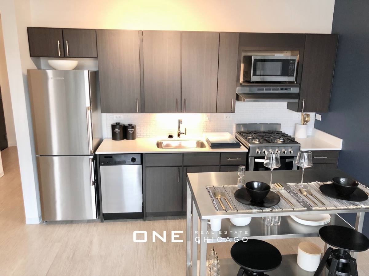 Apartment for rent at 156 W Superior #2, Chicago, IL 60654