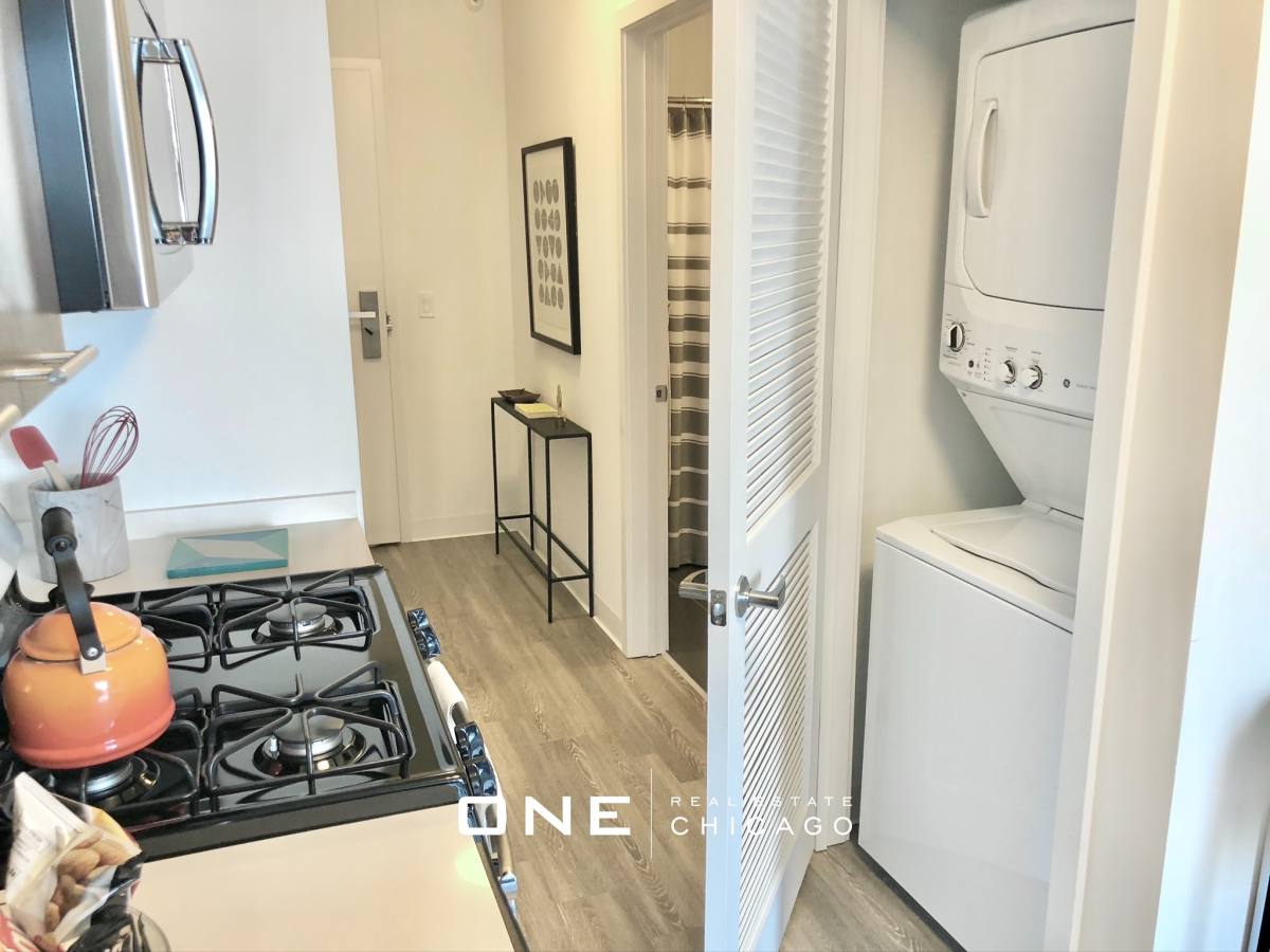 Apartment for rent at 629 N Wells #1, Chicago, IL 60606