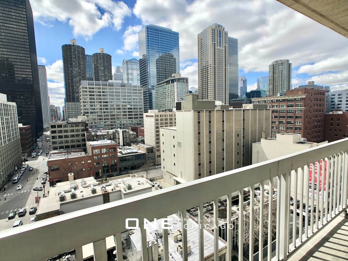 Apartment for rent at 528 N State 5, Chicago, IL 60654