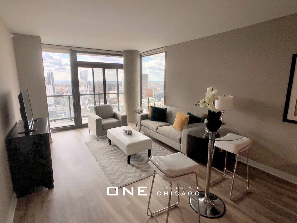 Apartment for rent at 501 N State St #1, Chicago, IL 60654