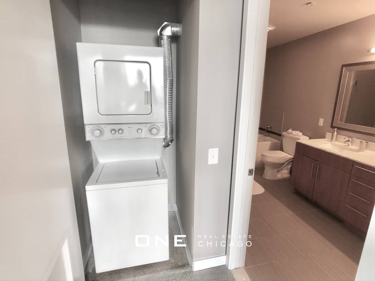 Apartment for rent at 501 N State St #1, Chicago, IL 60654