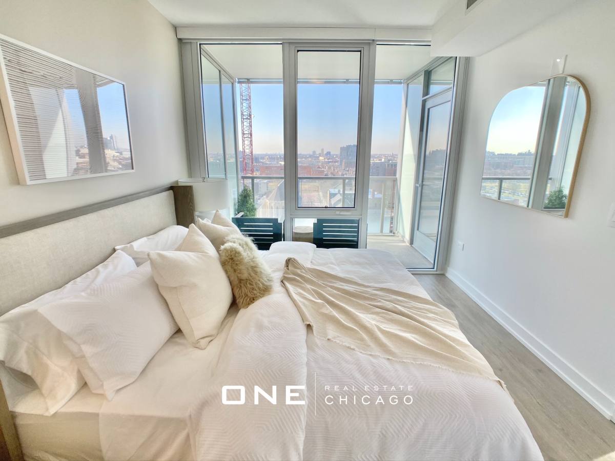 Apartment for rent at 204 W Hill #6, Chicago, IL 60610