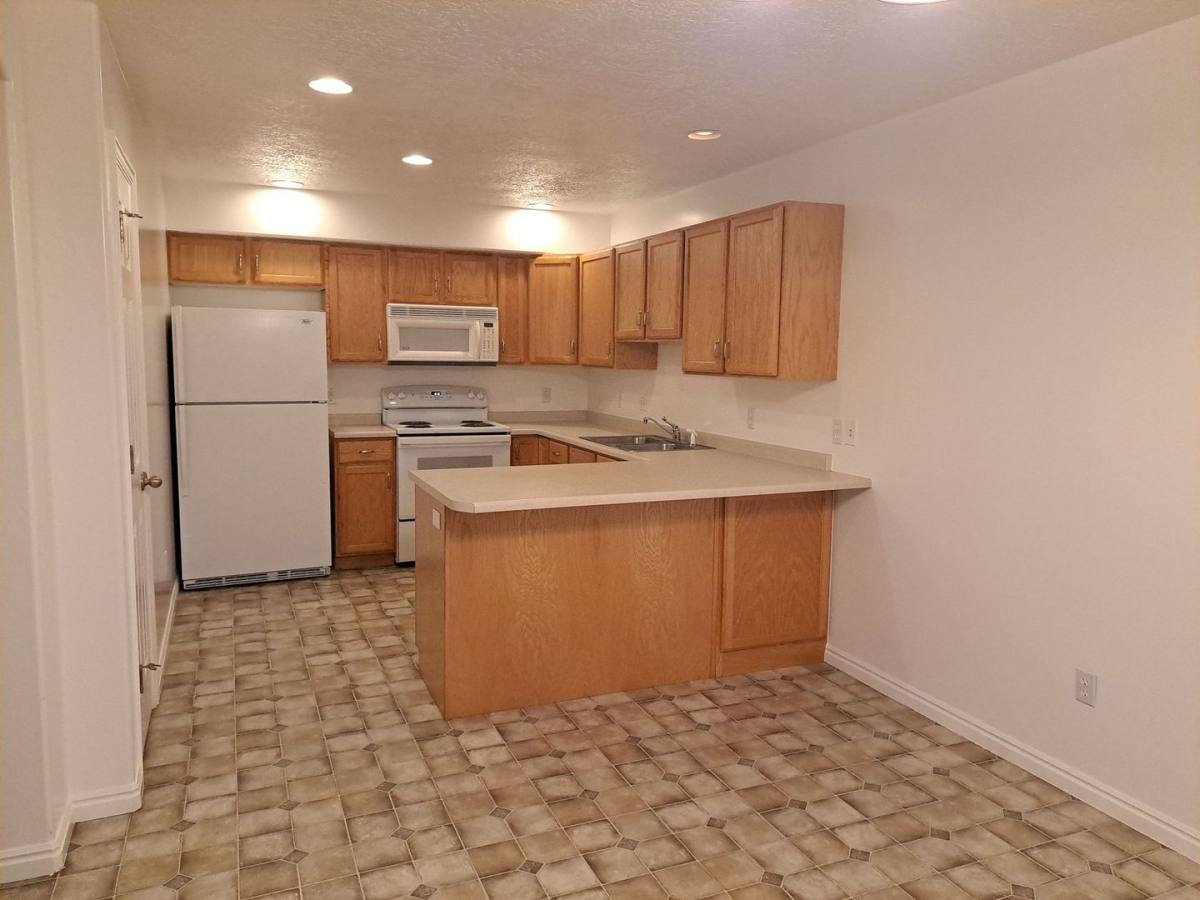 Townhouse for rent at 1144 S 1420 E, Provo, UT 84606