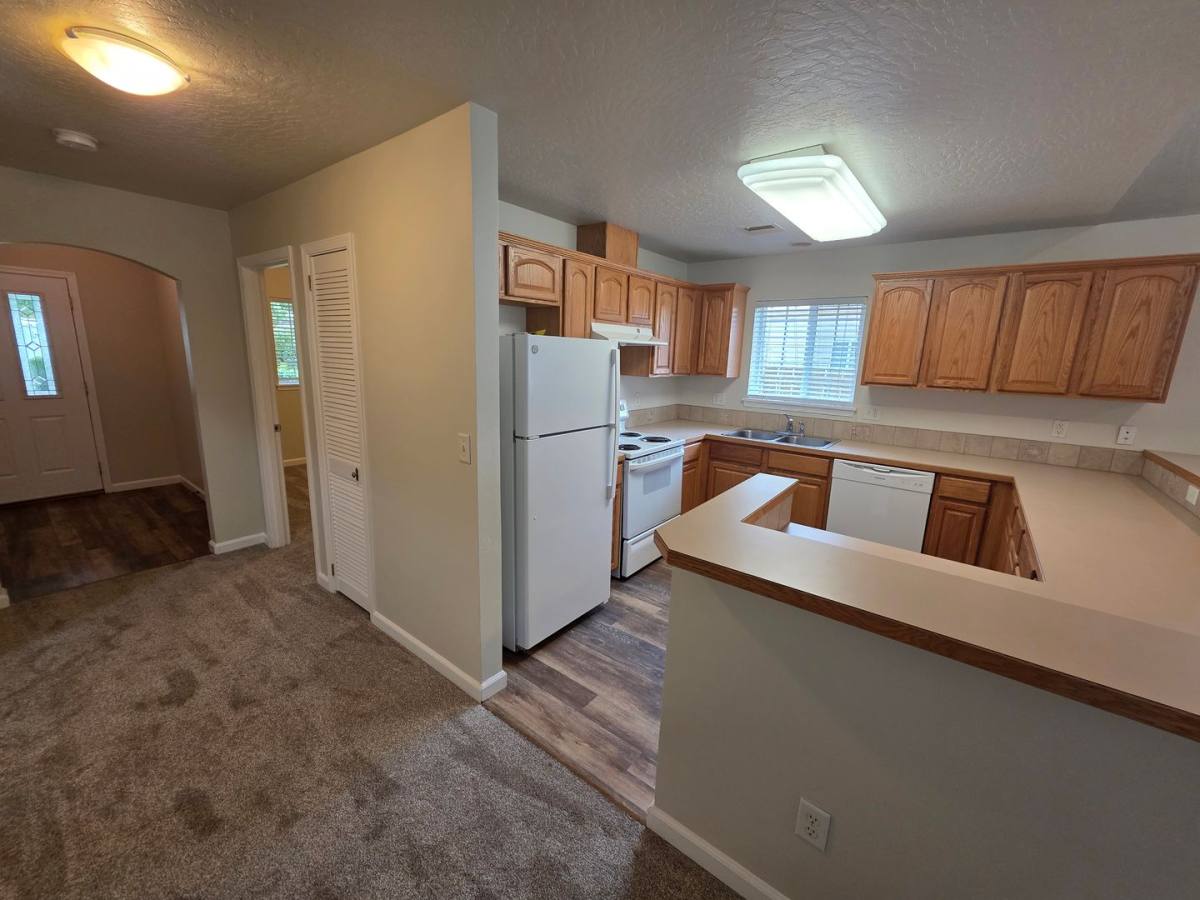 Apartment for rent at 2940 Matt Dr, Eugene, OR 97408