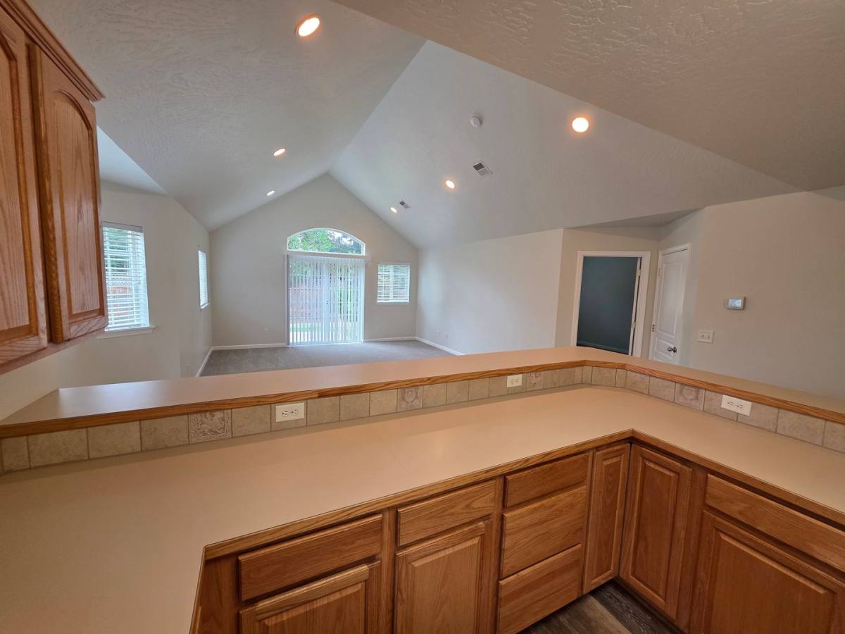 Apartment for rent at 2940 Matt Dr, Eugene, OR 97408