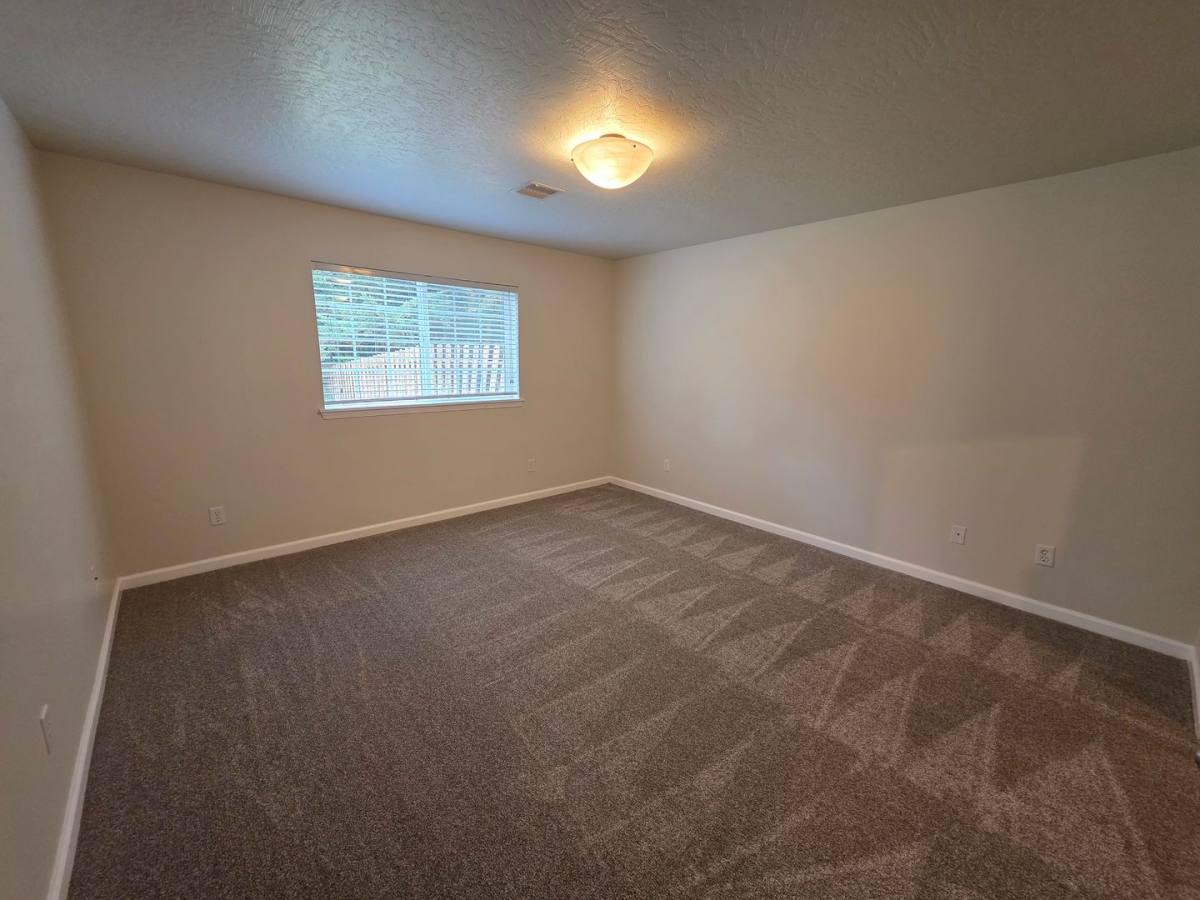 Apartment for rent at 2940 Matt Dr, Eugene, OR 97408