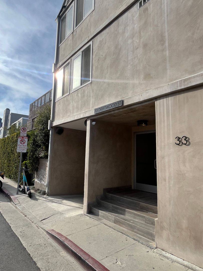 Apartment for rent at 33 Driftwood St, Marina Del Rey, CA 90292