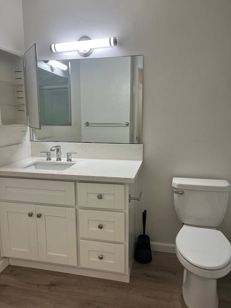 Apartment for rent at 33 Driftwood St, Marina Del Rey, CA 90292
