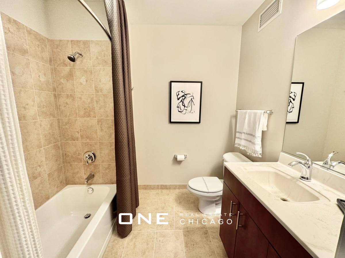 Apartment for rent at 230 W Washington #2, Chicago, IL 60606