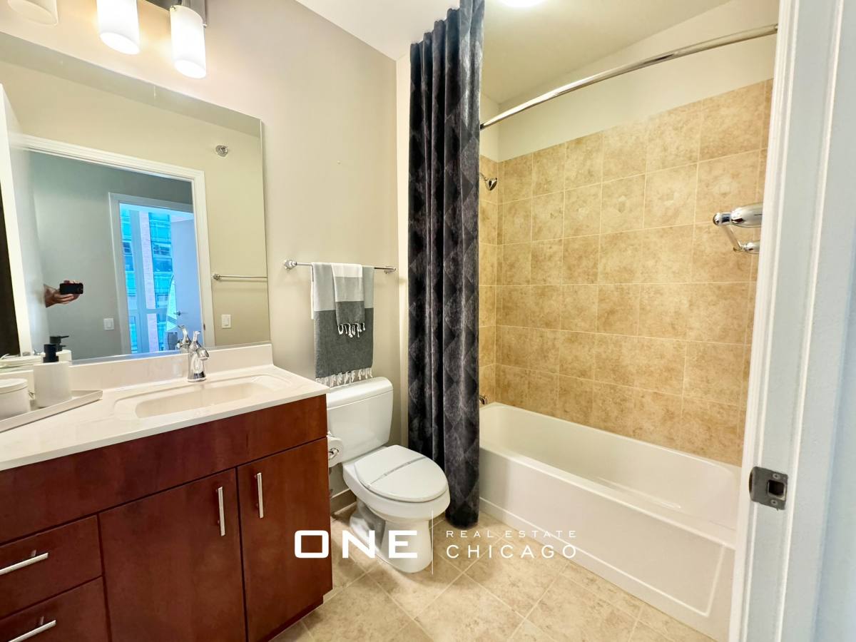 Apartment for rent at 230 W Washington #2, Chicago, IL 60606
