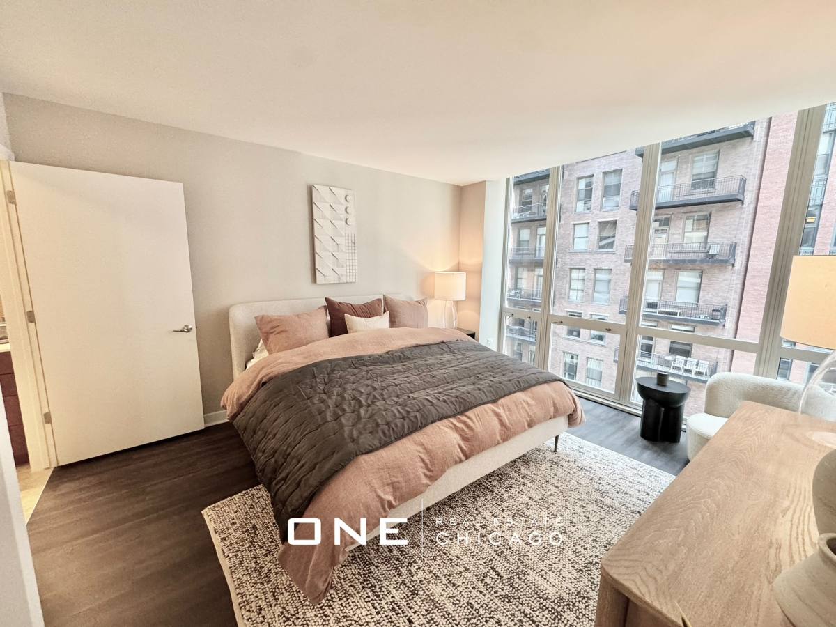 Apartment for rent at 230 W Washington #4, Chicago, IL 60606