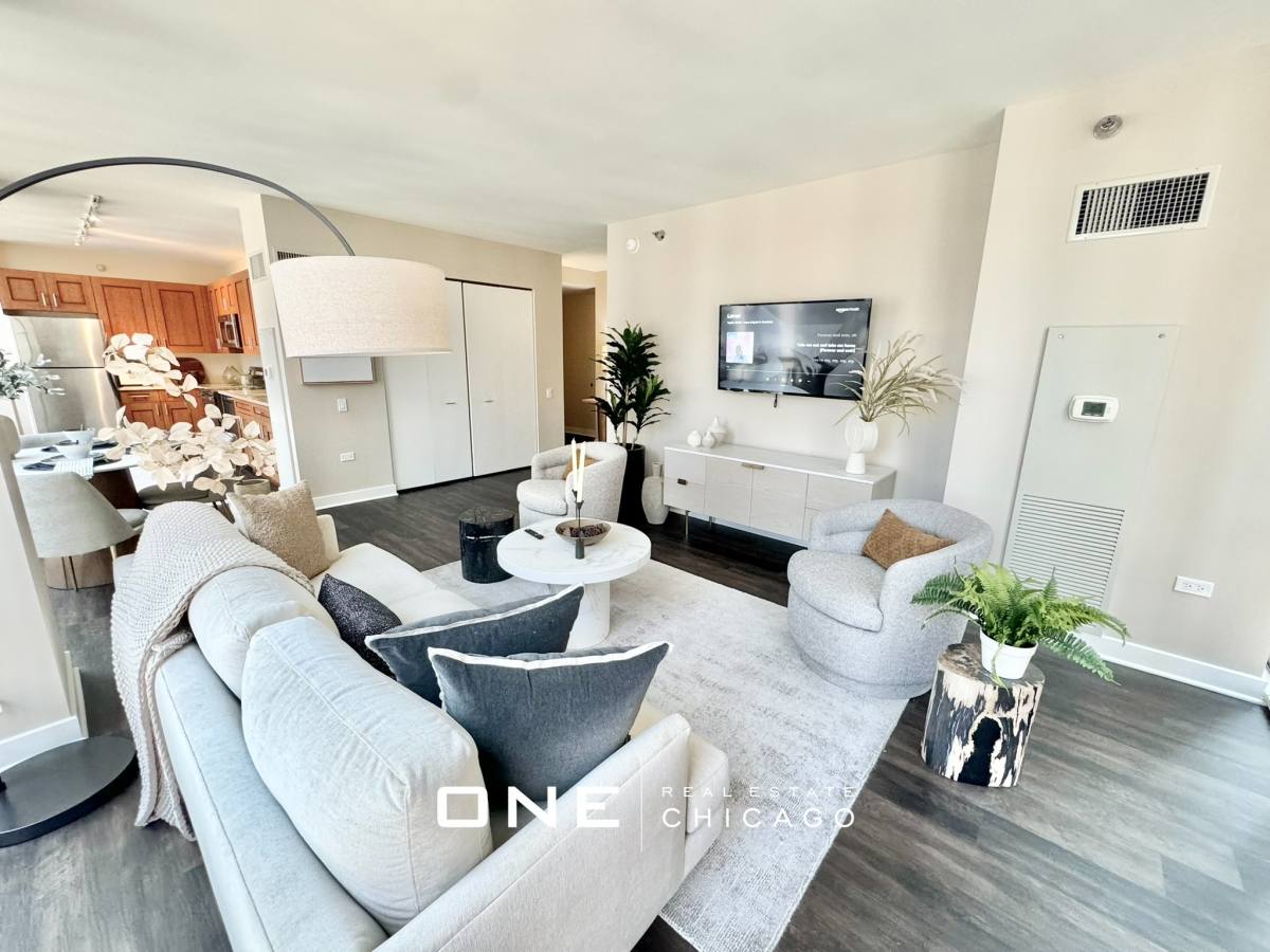 Apartment for rent at 230 W Washington #4, Chicago, IL 60606