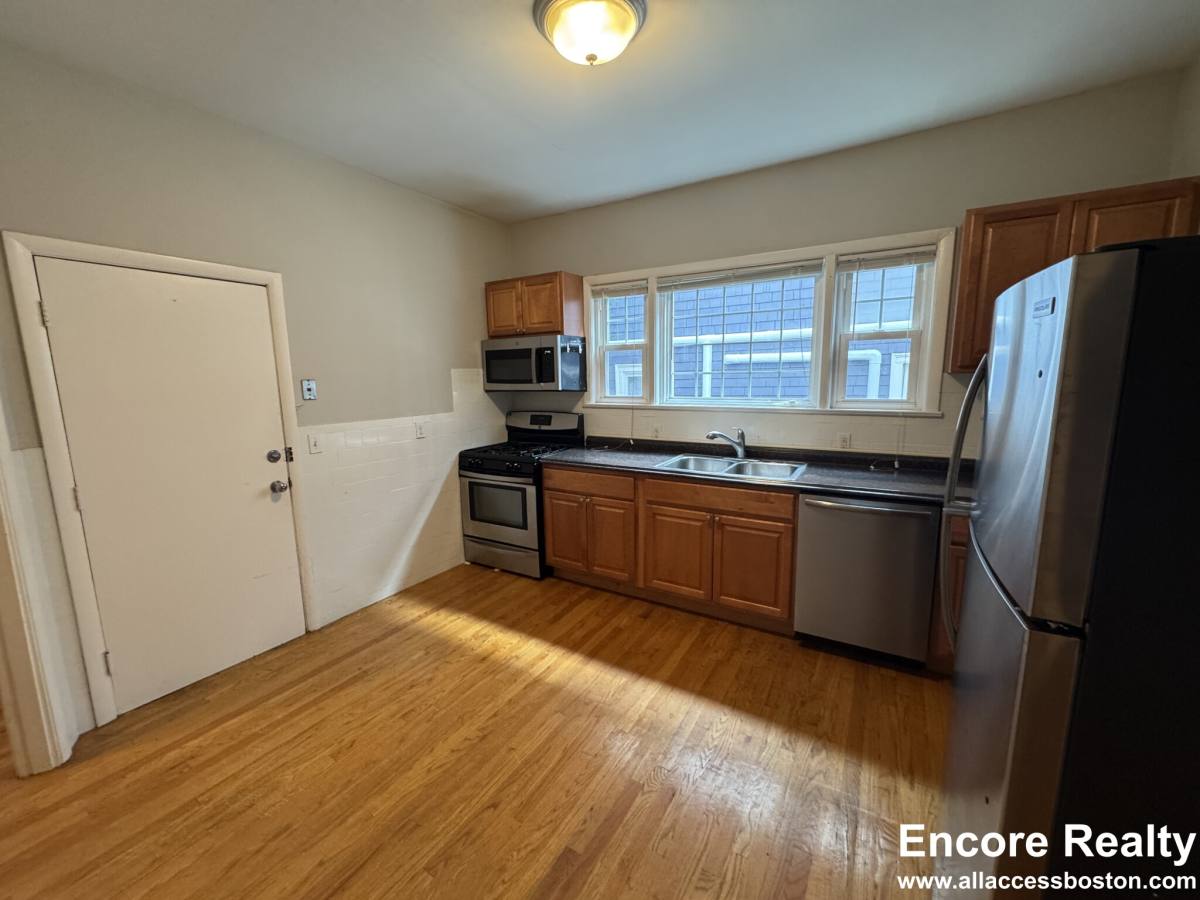 Apartment for rent at 23 Tufts St #2, Cambridge, MA 02139