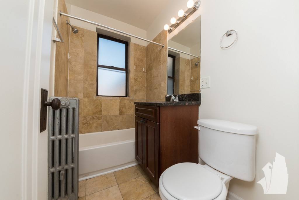 Apartment for rent at 1253 W Henderson St #3, Chicago, IL 60657