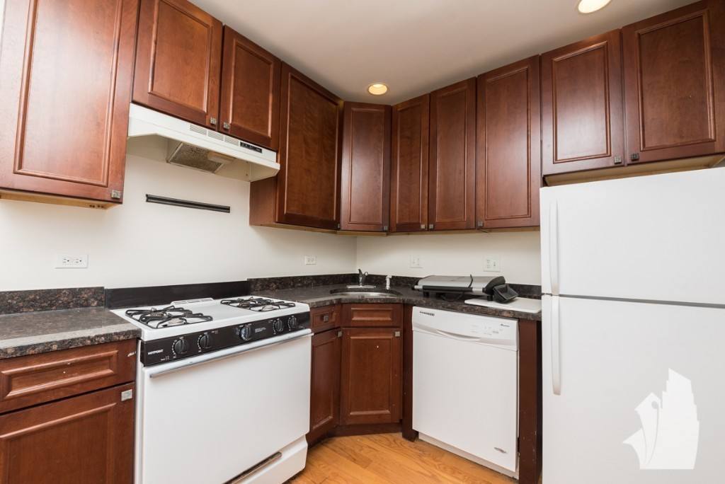 Apartment for rent at 1253 W Henderson St #3, Chicago, IL 60657