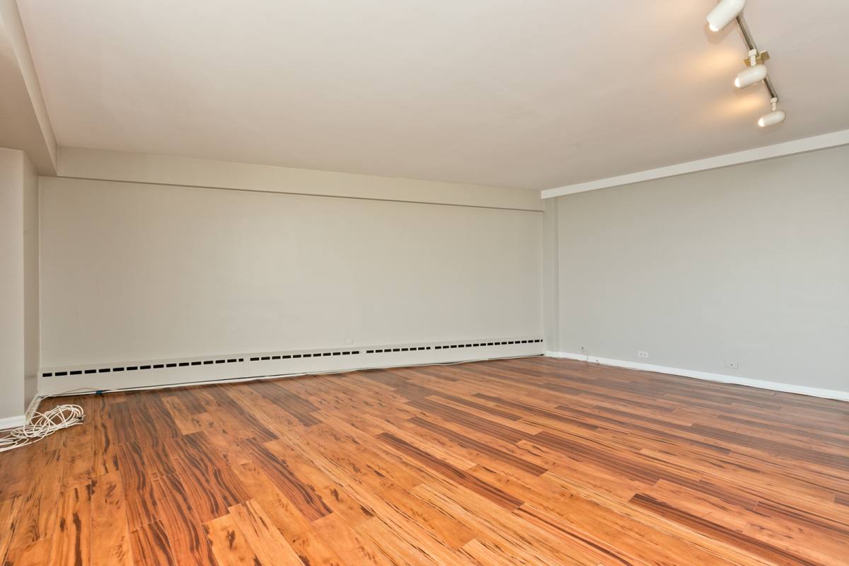 Apartment for rent at 3410 N Lake Shore #14F, Chicago, IL 60657