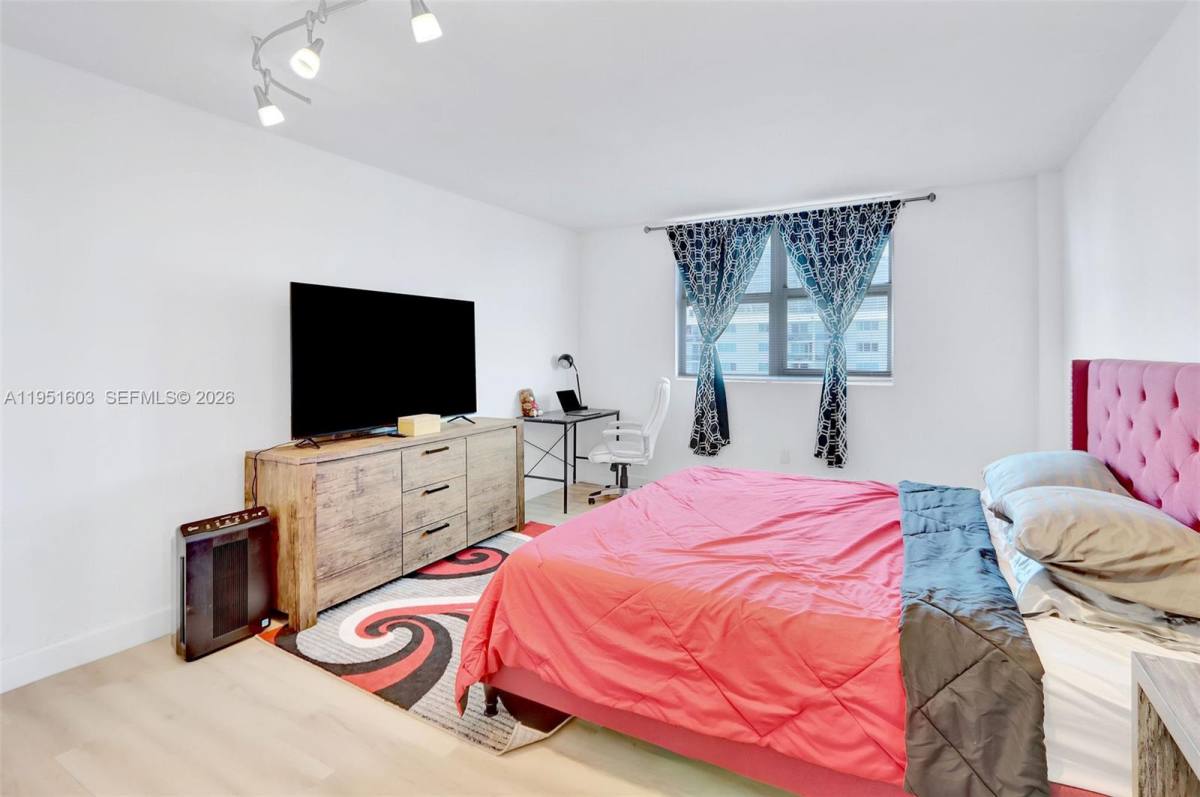 Condo for rent at 7501 E Treasure Dr #75019EF, Miami Beach, FL 33141