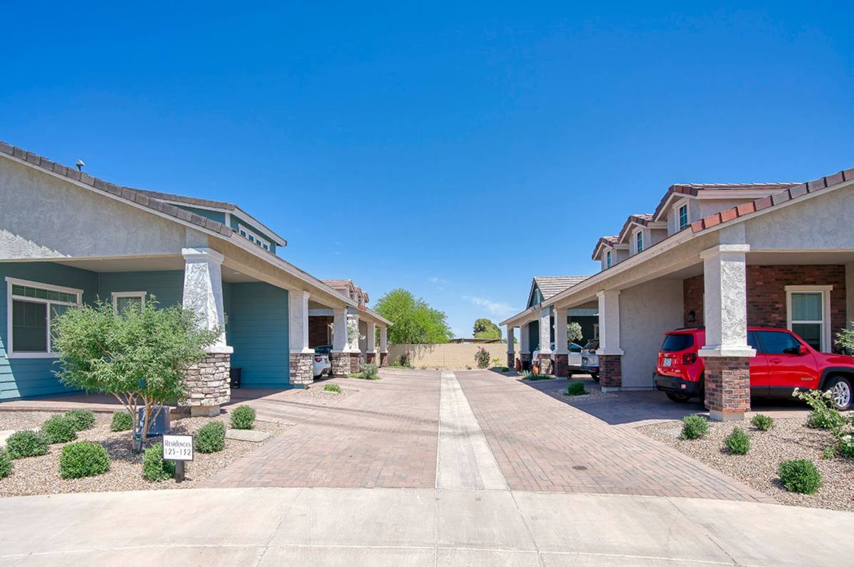 Apartment for rent at 1555 S Val Vista Dr, Gilbert, AZ 85296