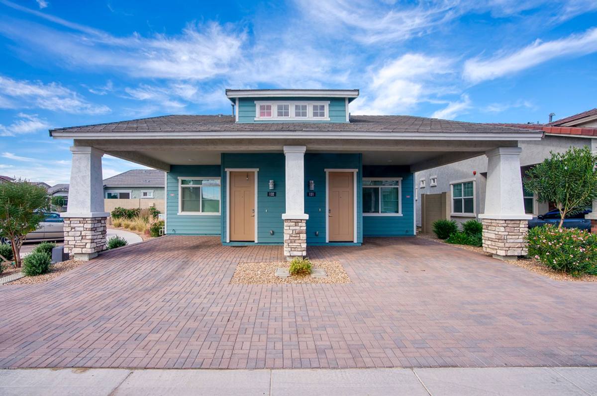 Apartment for rent at 1555 S Val Vista Dr, Gilbert, AZ 85296