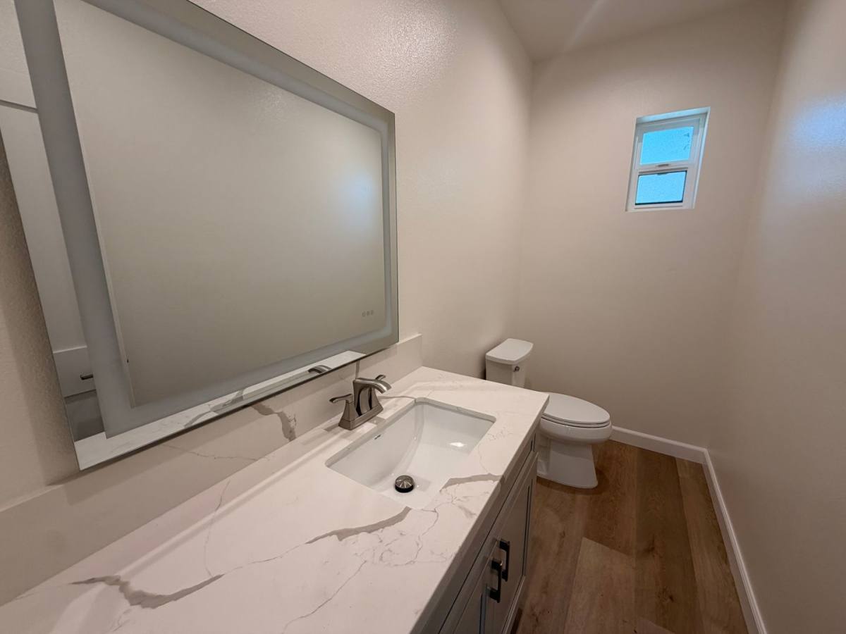 Apartment for rent at 2947-2949 Dalton Ave, Los Angeles, CA 90018
