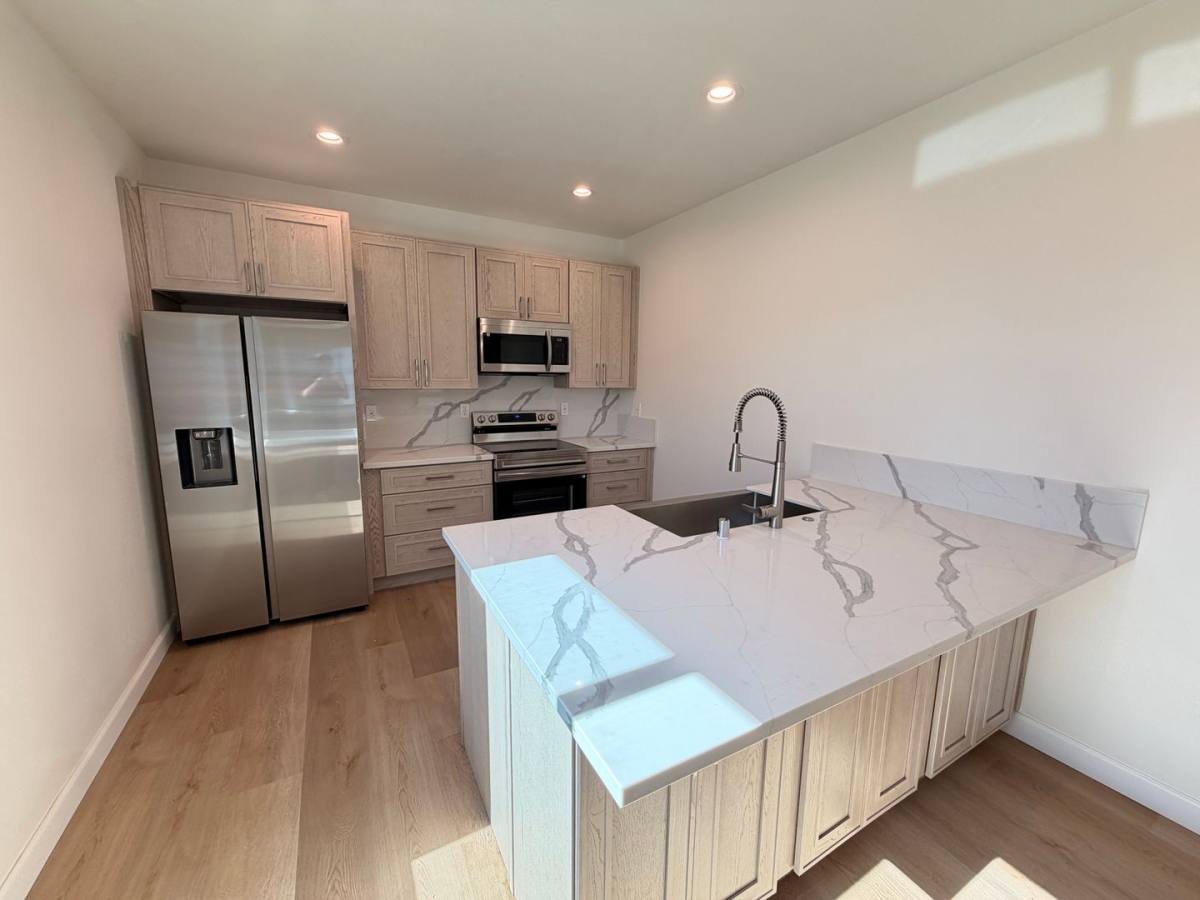 Apartment for rent at 2947-2949 Dalton Ave, Los Angeles, CA 90018