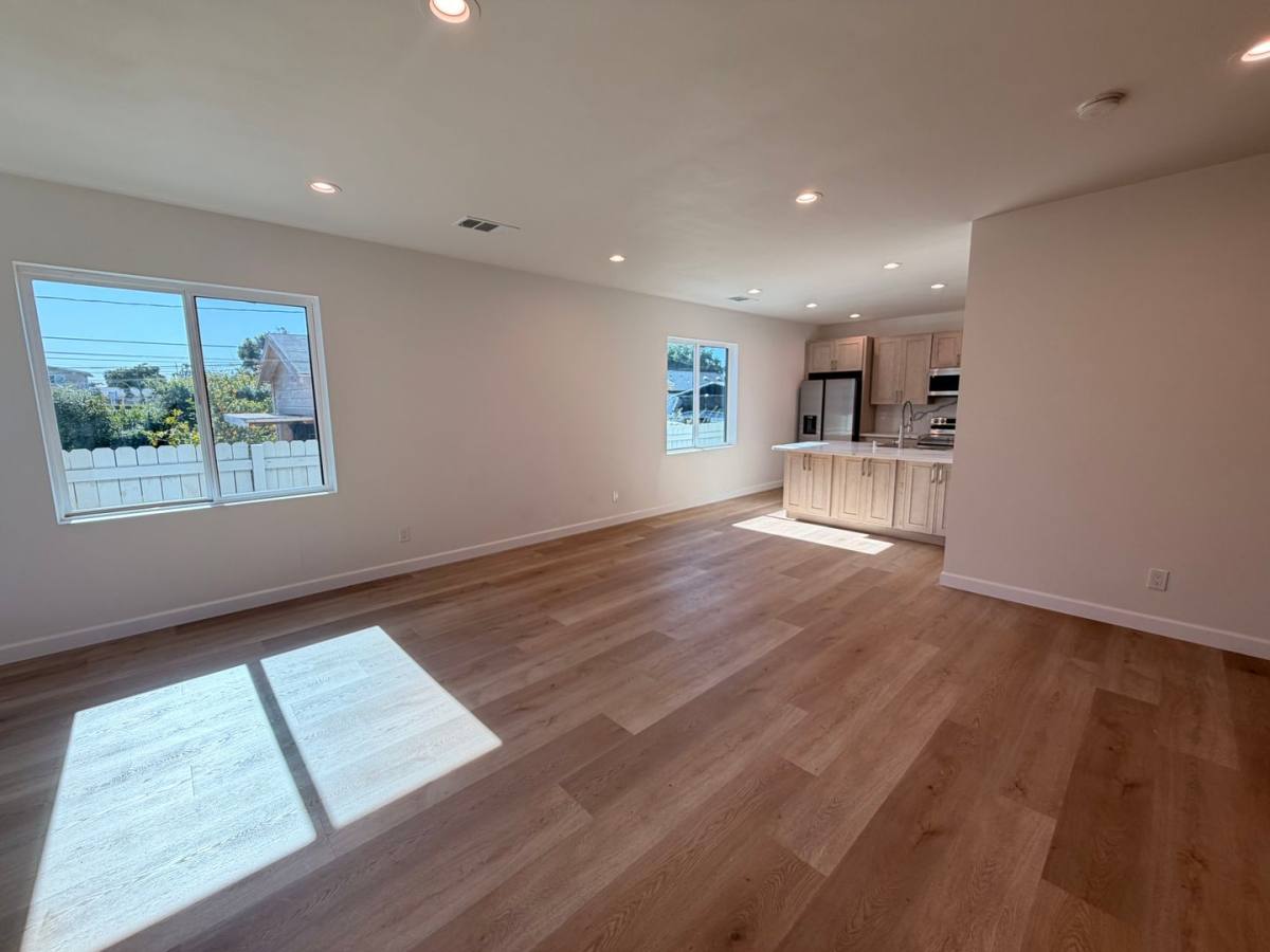 Apartment for rent at 2947-2949 Dalton Ave, Los Angeles, CA 90018