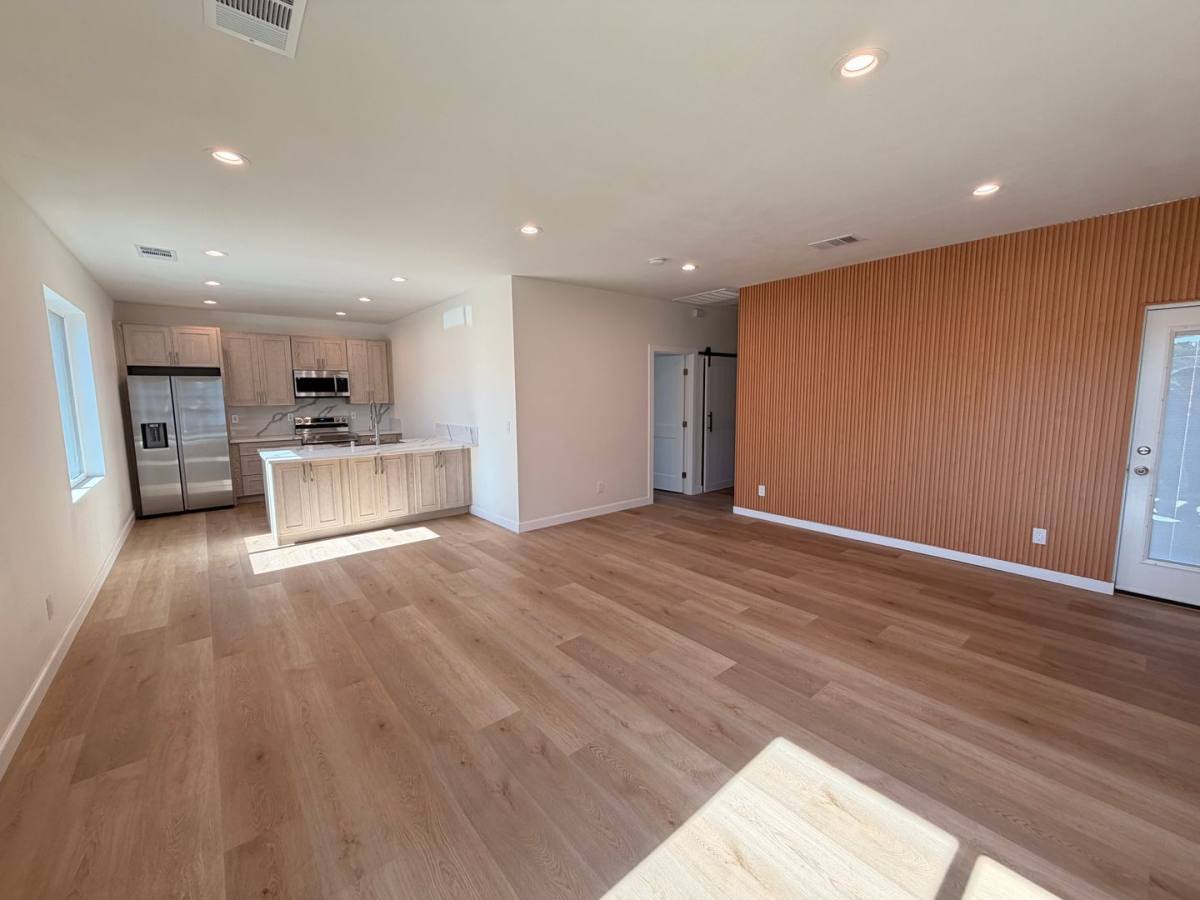 Apartment for rent at 2947-2949 Dalton Ave, Los Angeles, CA 90018