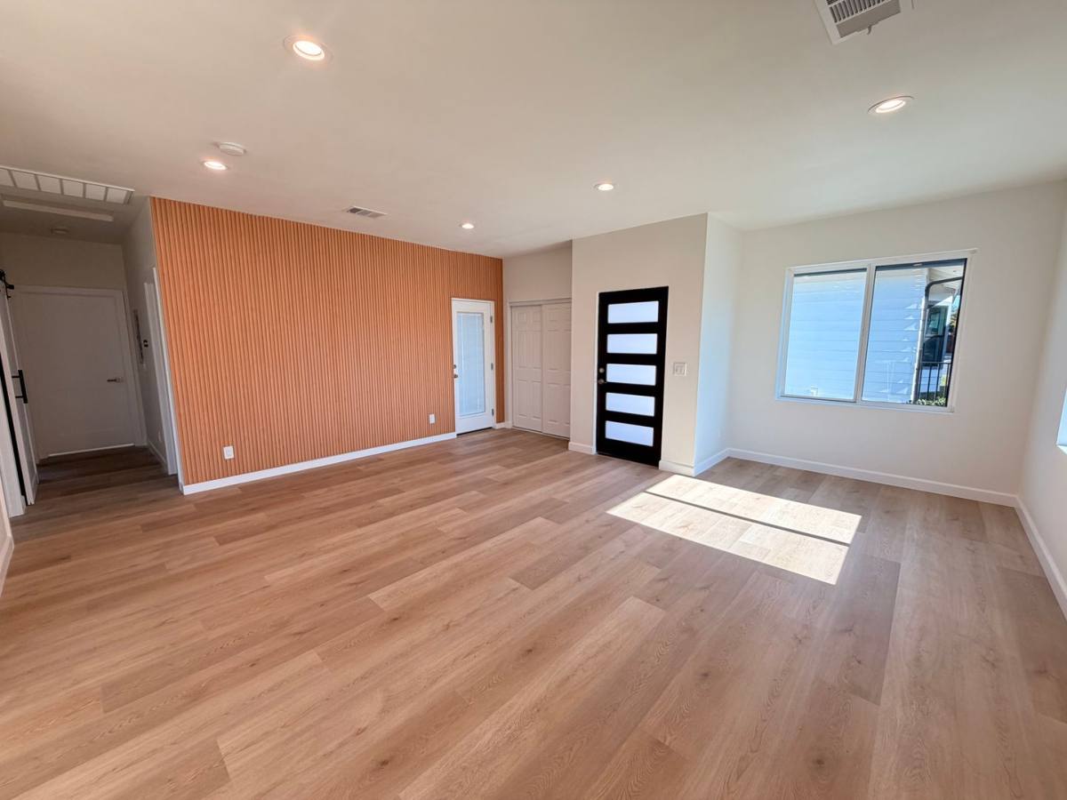 Apartment for rent at 2947-2949 Dalton Ave, Los Angeles, CA 90018