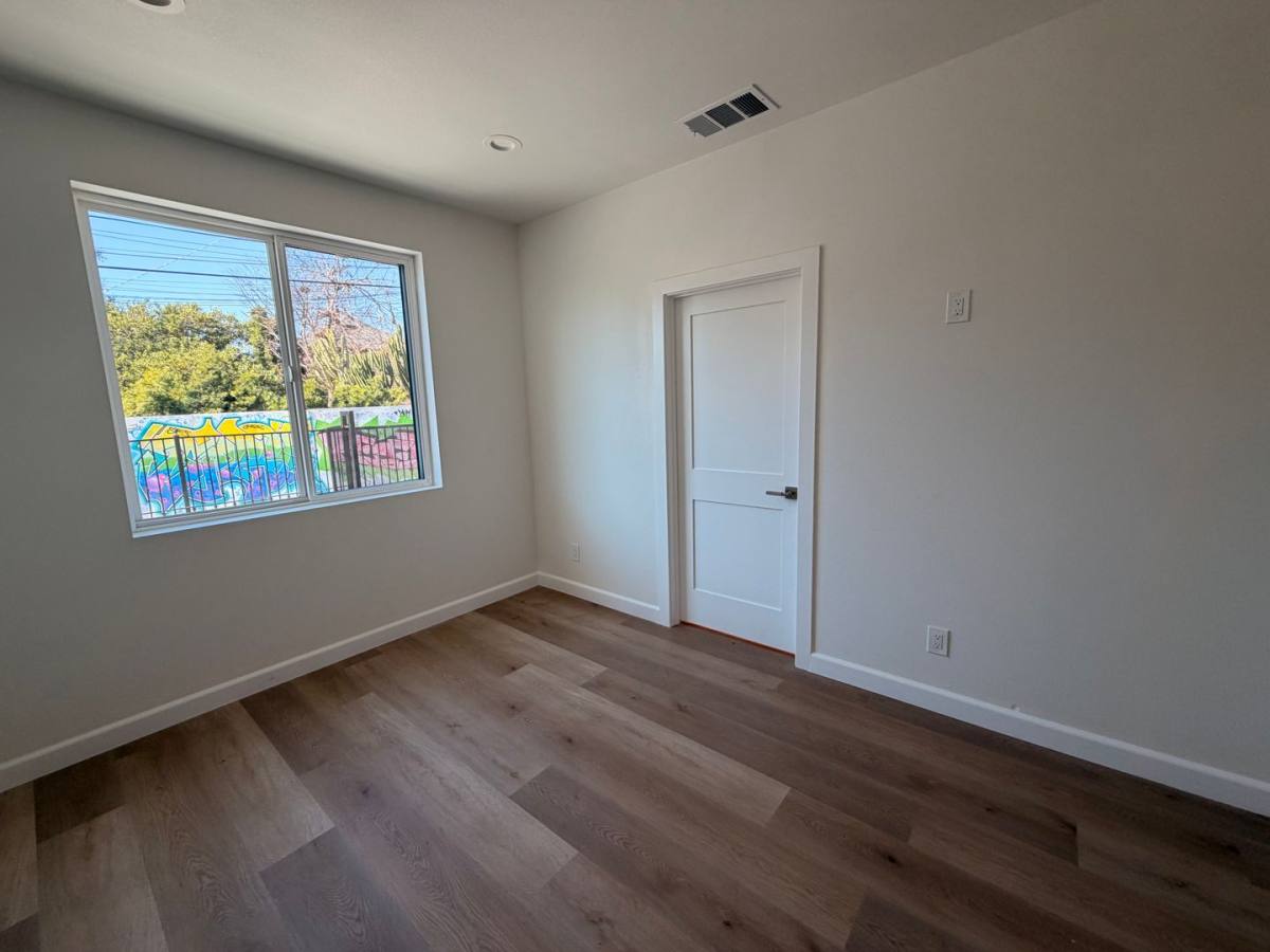 Apartment for rent at 2947-2949 Dalton Ave, Los Angeles, CA 90018