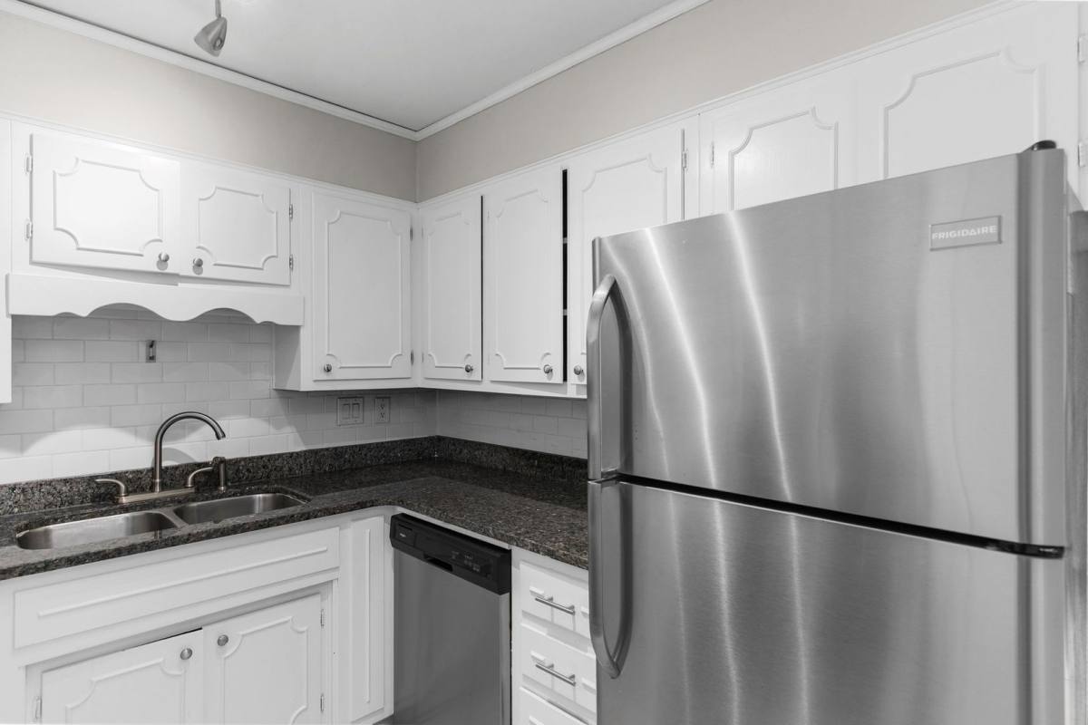 Apartment for rent at 2964 Rhodes Circle S, Birmingham, AL 35205