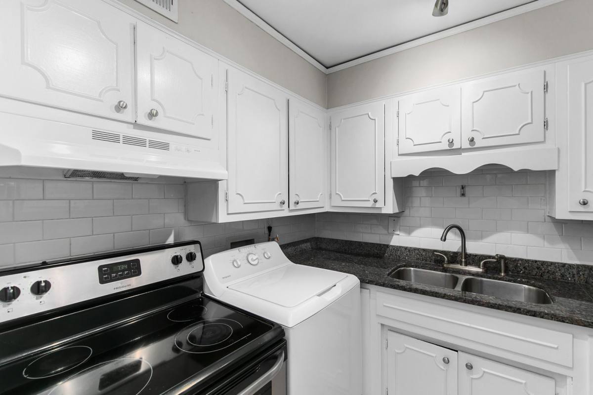 Apartment for rent at 2964 Rhodes Circle S, Birmingham, AL 35205