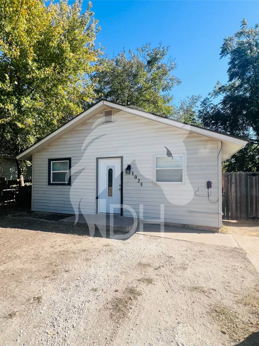 House for rent at 1025 N Davis St, Enid, OK 73701