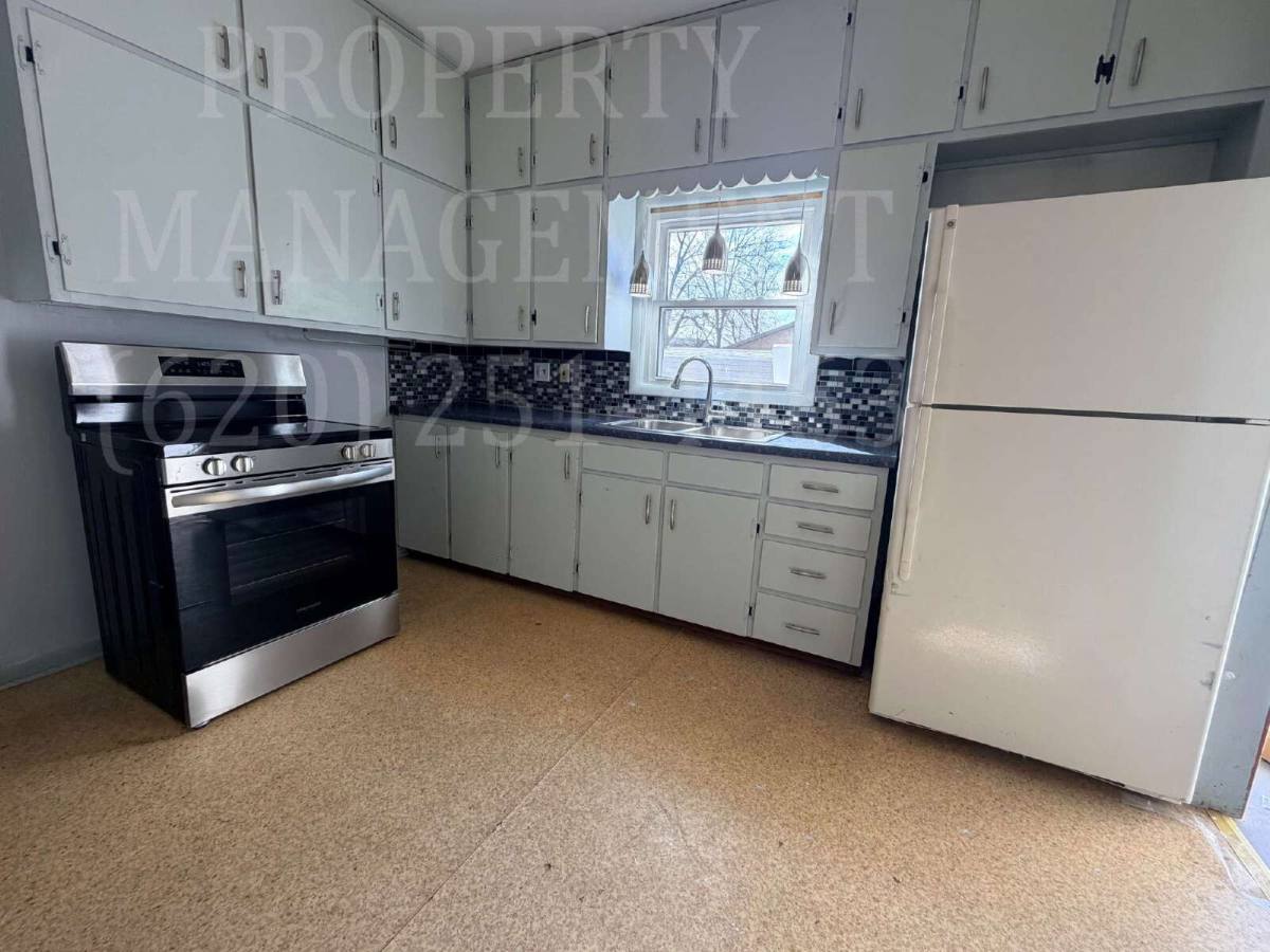 House for rent at 812 Siggins St, Coffeyville, KS 67337