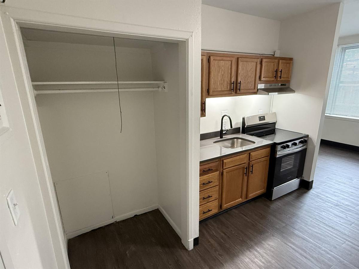 Apartment for rent at 123 Iowa Ave #6, Iowa City, IA 52240