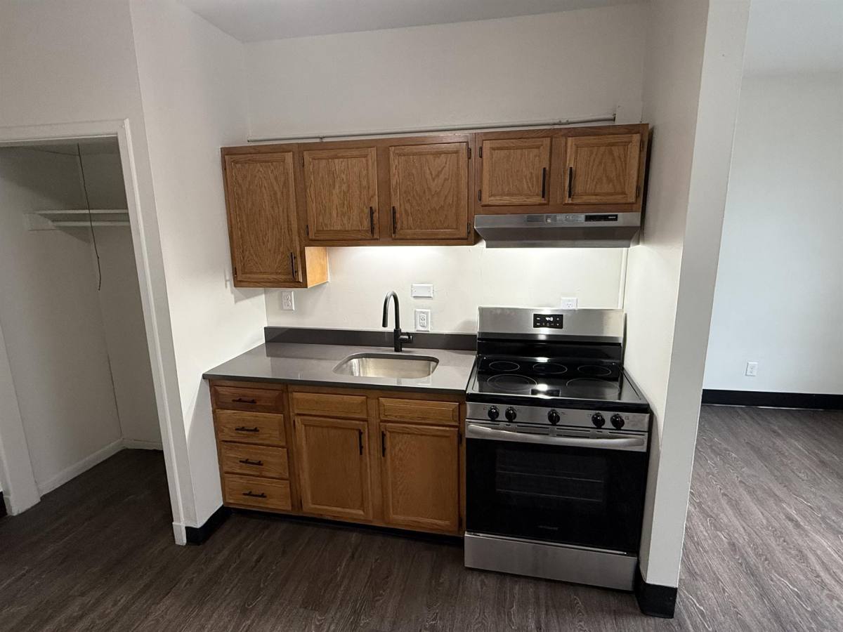 Apartment for rent at 123 Iowa Ave #6, Iowa City, IA 52240